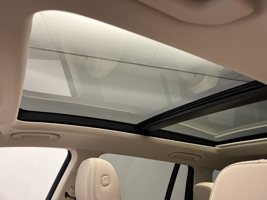 Thumbnail: 2026 Mercedes-Benz GLS - 22