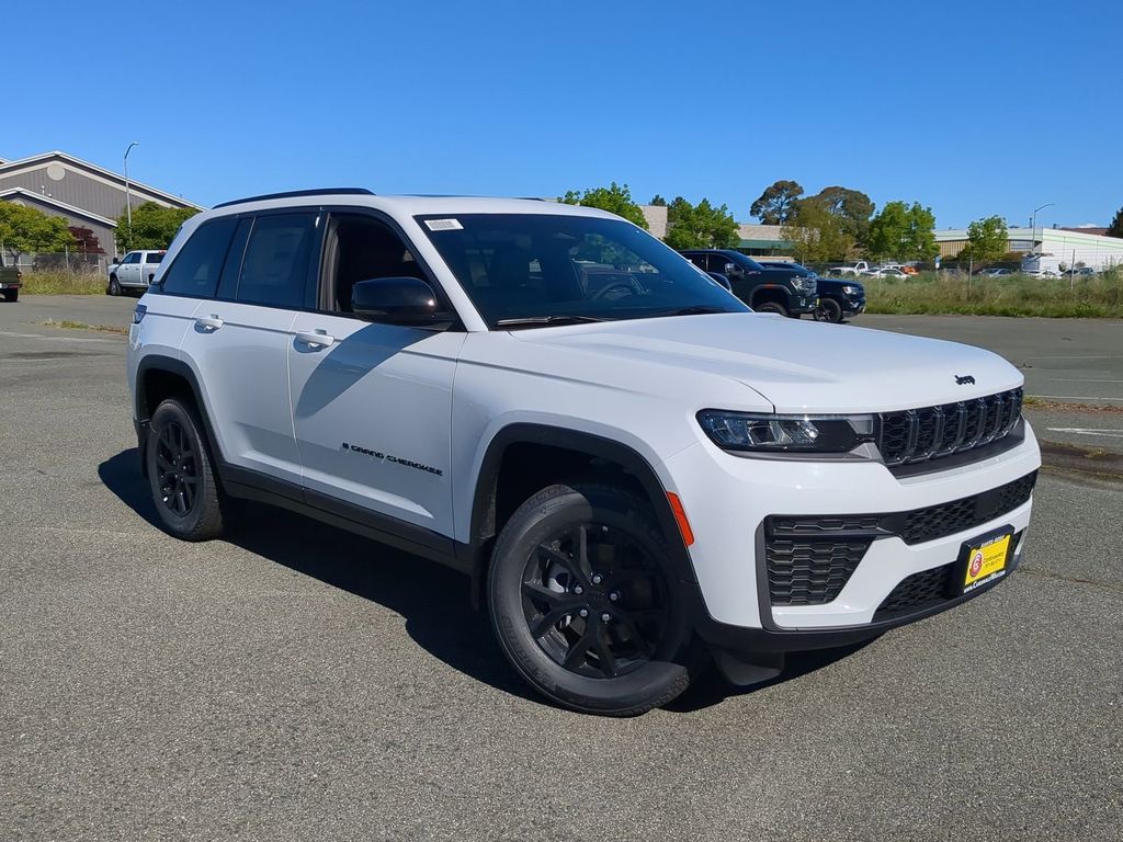 Bright White Clearcoat 2026 Jeep Grand Cherokee Altitude 4WD SUV / Crossover Four-Wheel Drive 8-Speed Automatic