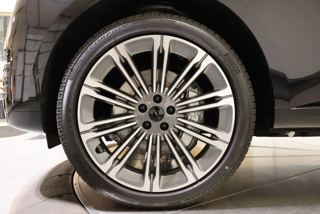 Thumbnail: 2026 Land Rover Range Rover - 9