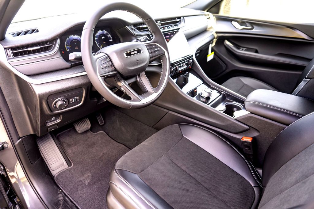 New Car 2025 Jeep Grand Cherokee L  Altitude For Sale Under $50,000 In Taylor, Texas