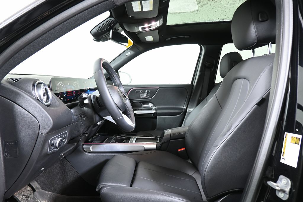 Thumbnail: 2026 Mercedes-Benz GLB - 3