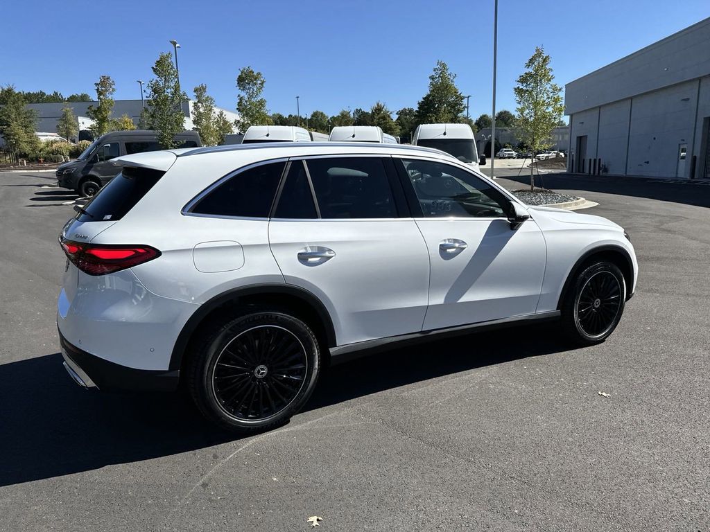 2025 Mercedes-Benz GLC GLC 300 9