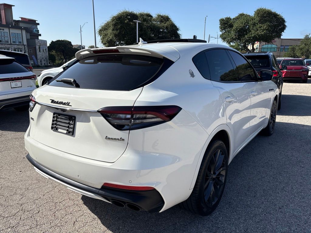 Thumbnail: 2021 Maserati Levante - 5