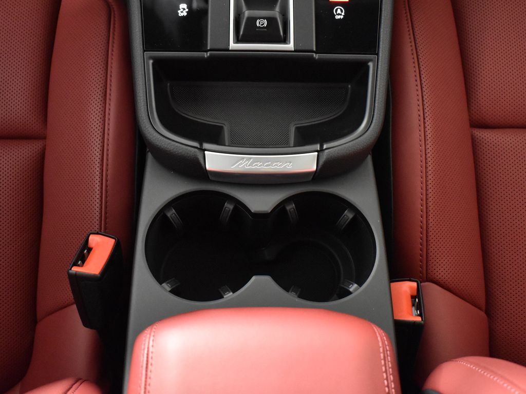 Thumbnail: 2026 Porsche Macan - 27