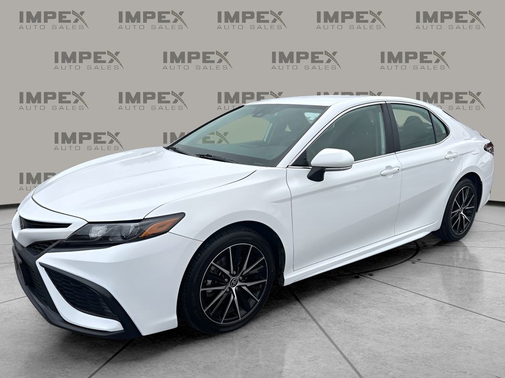 2024 Toyota Camry SE's photo