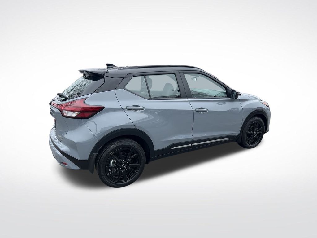 2024 Nissan Kicks SR photo