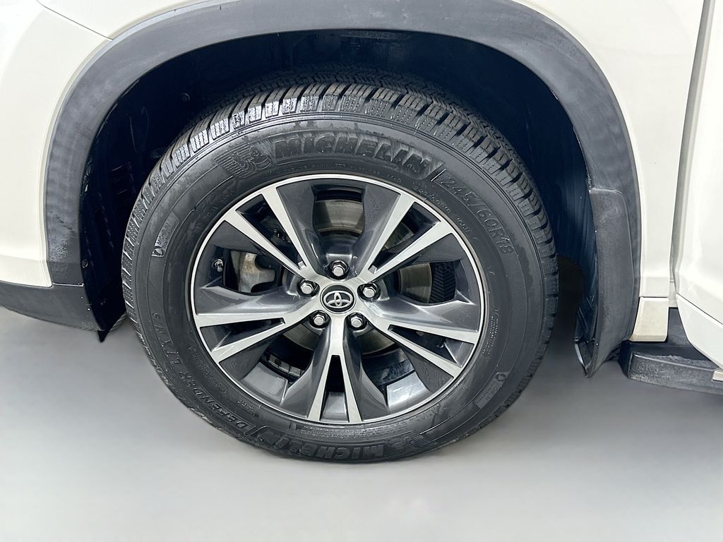 Thumbnail: 2018 Toyota Highlander - 30