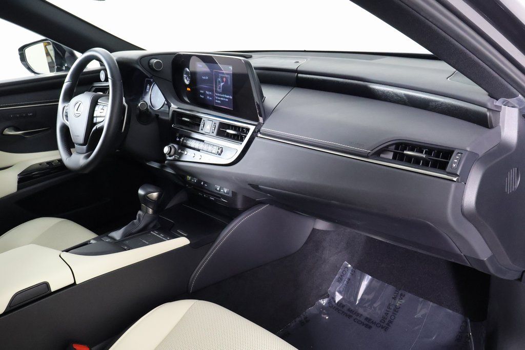 Thumbnail: 2022 Lexus ES - 9