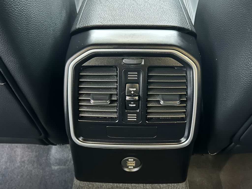 Thumbnail: 2018 Porsche Macan - 30