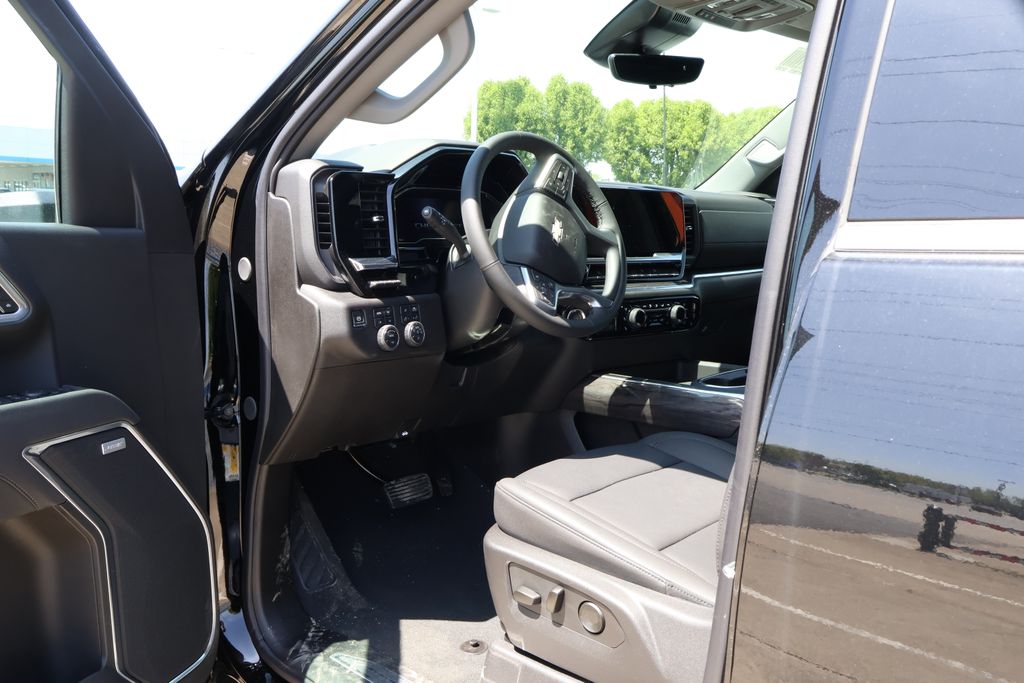 2025 Chevrolet Silverado 3500 LTZ 14