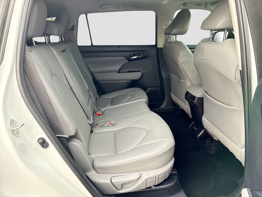 Thumbnail: 2020 Toyota Highlander - 22