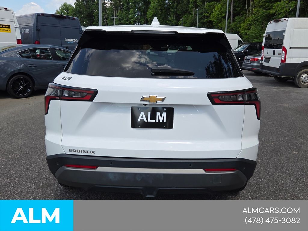 Used 2025 White Chevrolet LT image 11