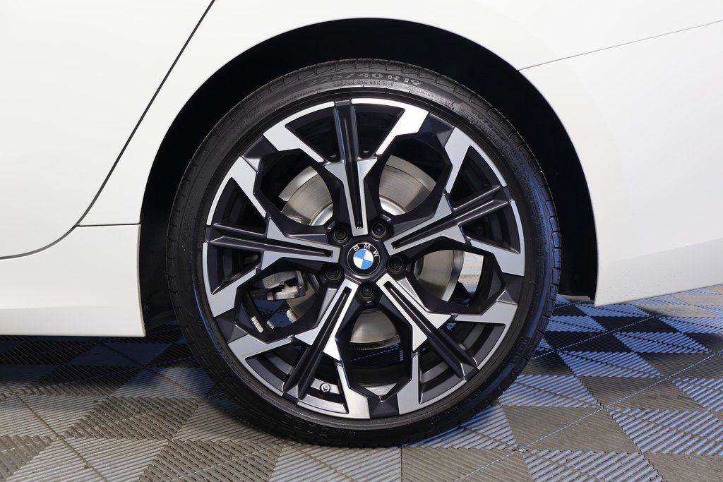 Thumbnail: 2025 BMW 3 Series - 16