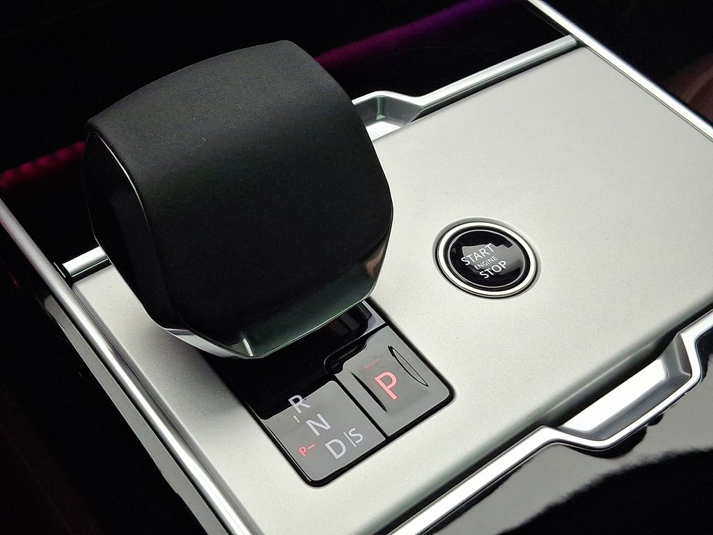 Thumbnail: 2025 Land Rover Range Rover - 16