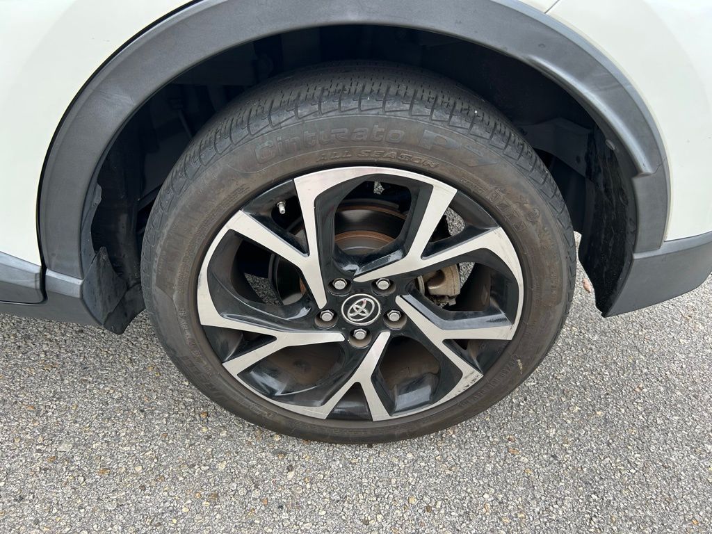 Thumbnail: 2018 Toyota C-HR - 9