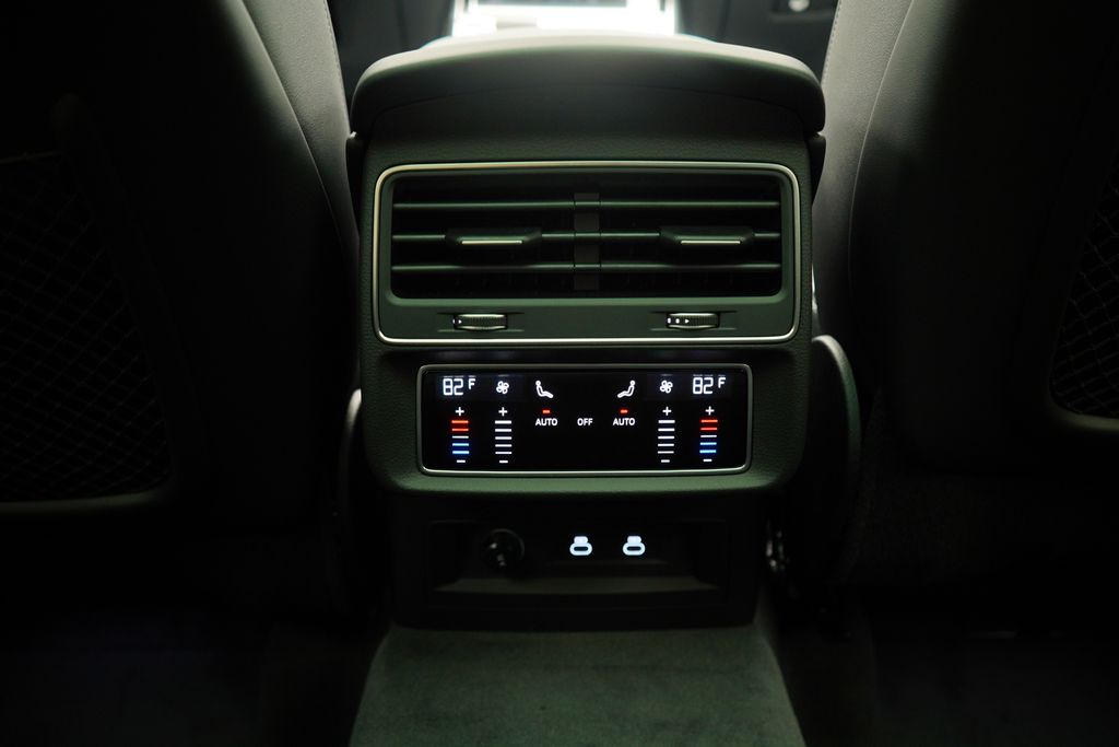 Thumbnail: 2025 Audi Q8 - 18