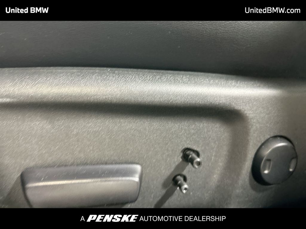 2015 Toyota Camry SE 12