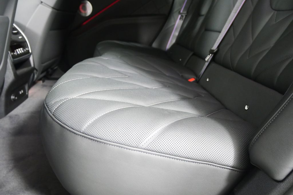 Thumbnail: 2026 BMW XM - 15