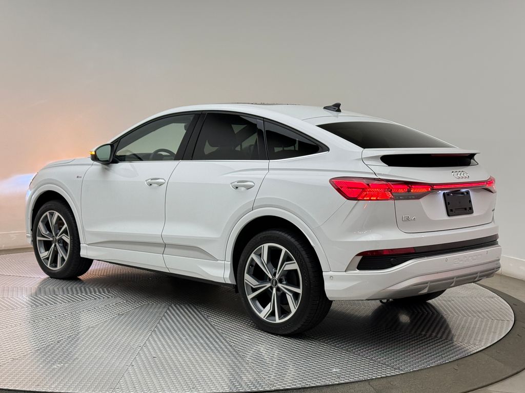 Thumbnail: 2023 Audi Q4 e-tron - 12