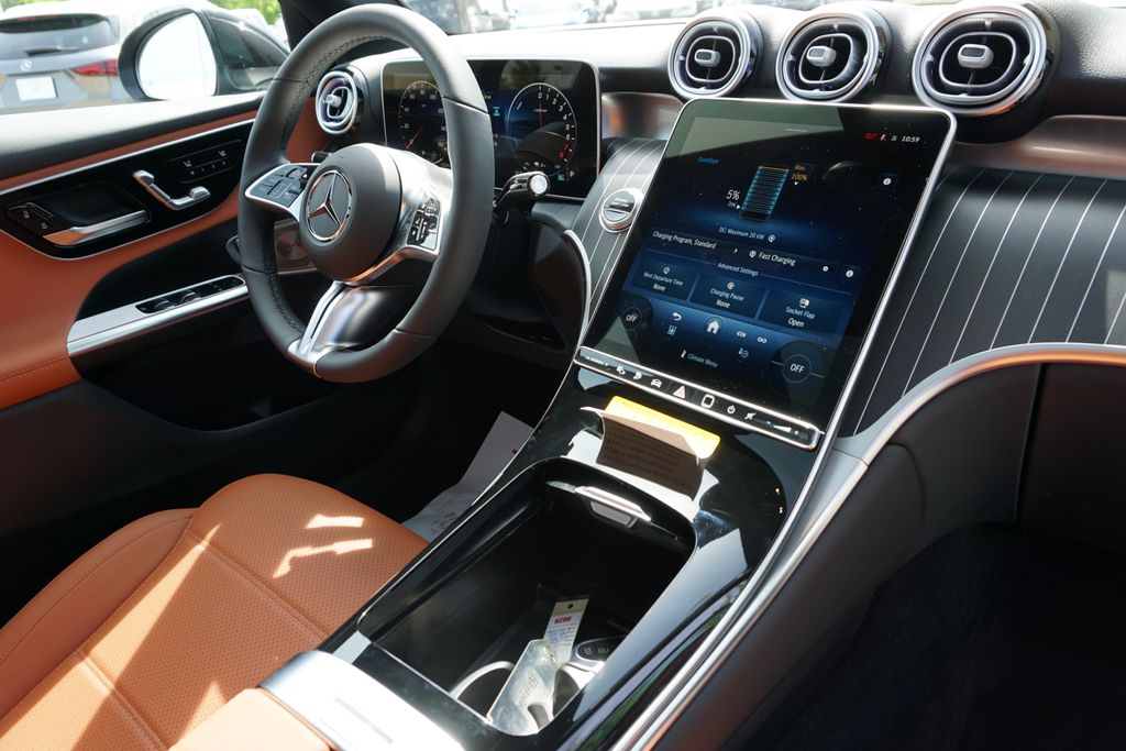 2025 Mercedes-Benz GLC 350 7