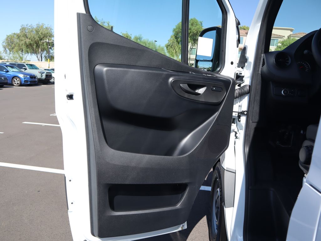 Thumbnail: 2025 Mercedes-Benz Sprinter - 21