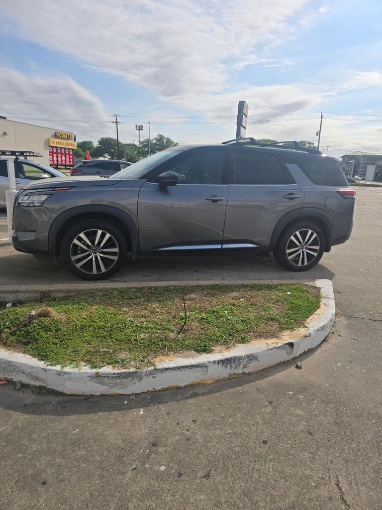 Gun Metallic/Super Black 2023 Nissan Pathfinder Platinum FWD SUV / Crossover Front-Wheel Drive 9-Speed Automatic