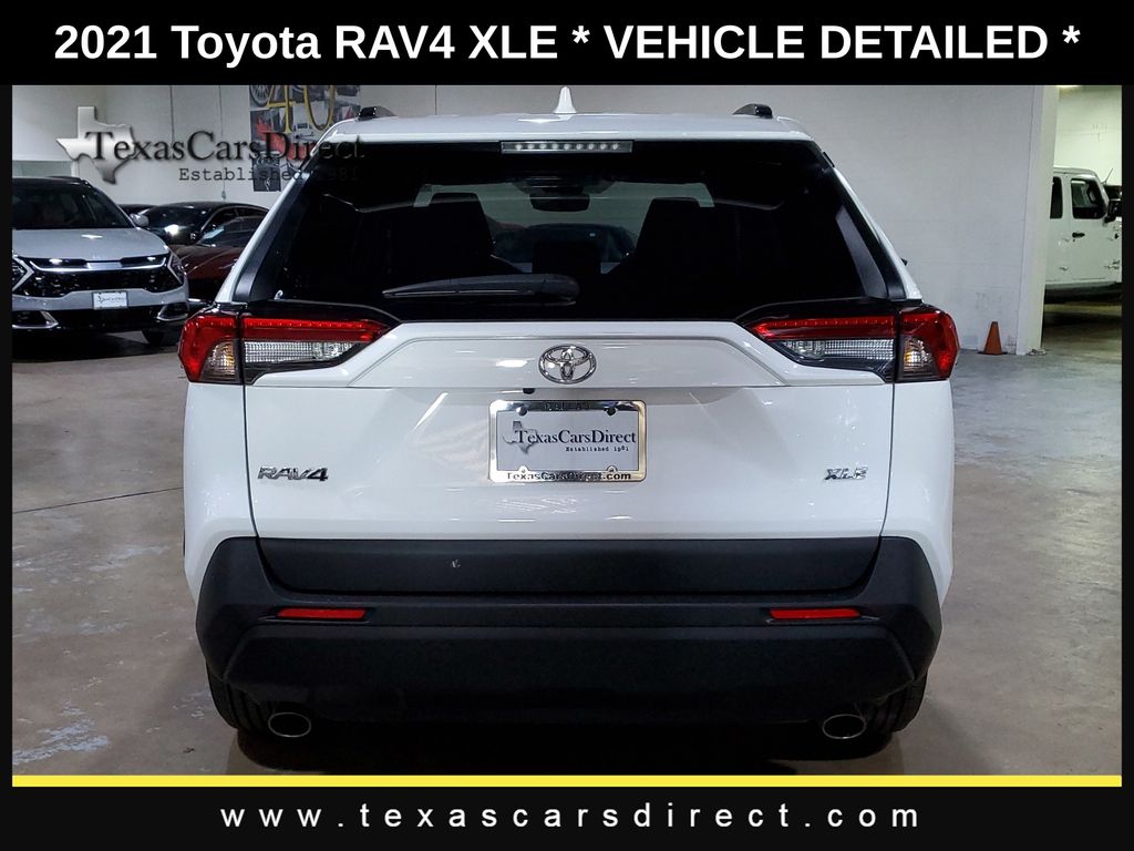 2021 Toyota RAV4 XLE 10