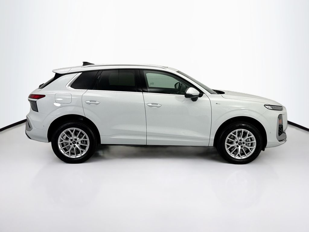 Thumbnail: 2026 Audi Q3 - 4