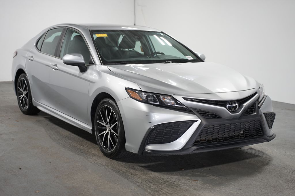 2022 Toyota Camry SE 3