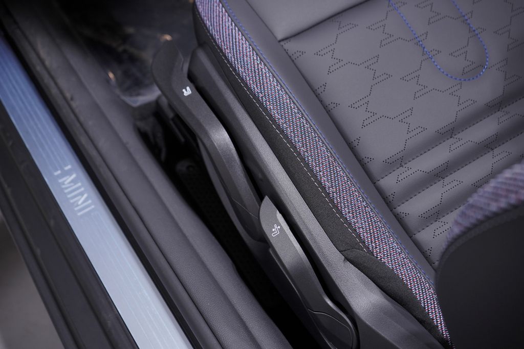 Thumbnail: 2026 MINI Cooper - 17