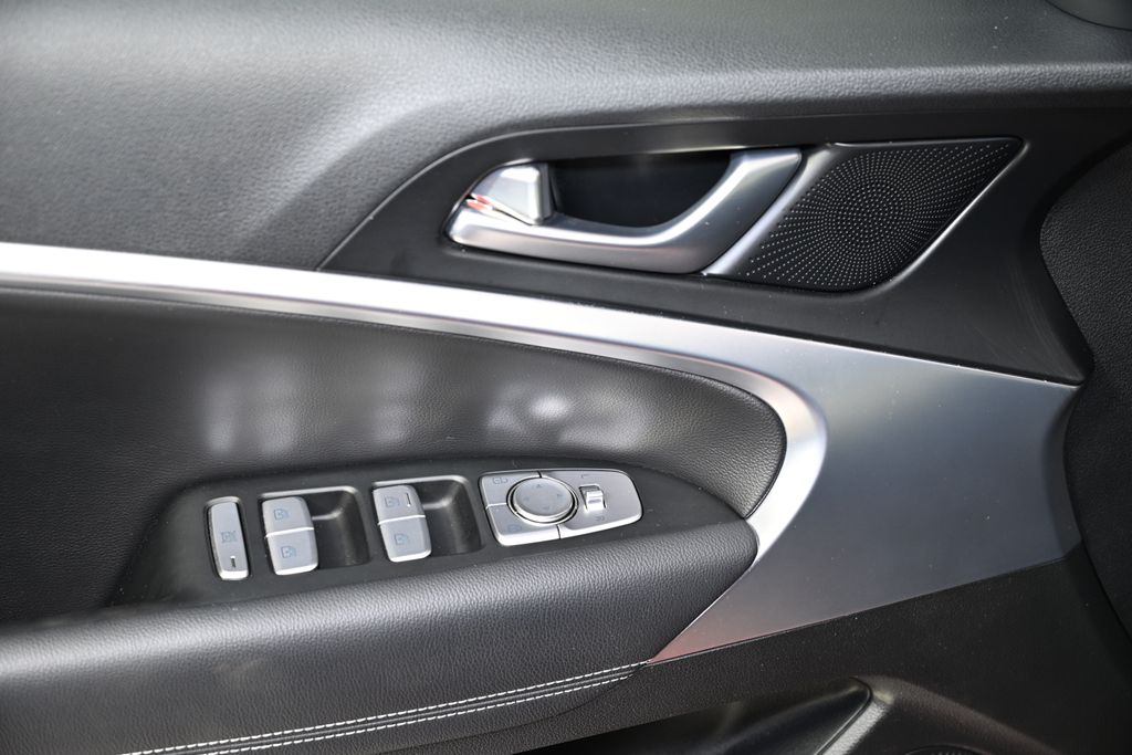 2023 Genesis G70 2.0T 21