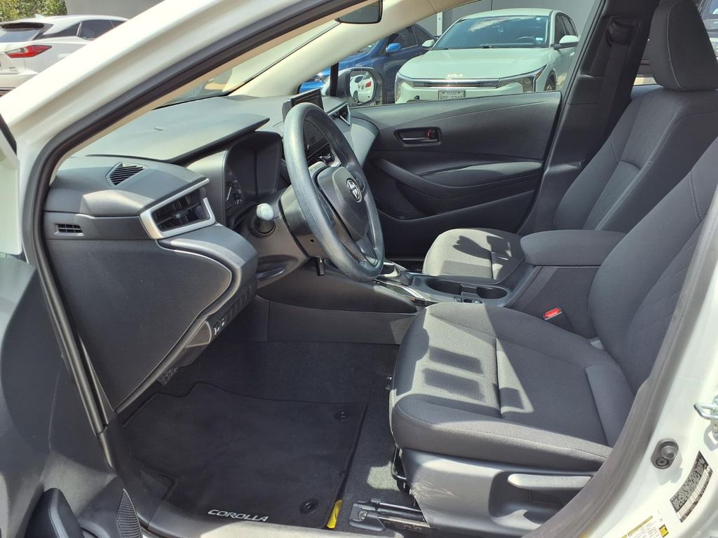 2025 Toyota Corolla LE - 9