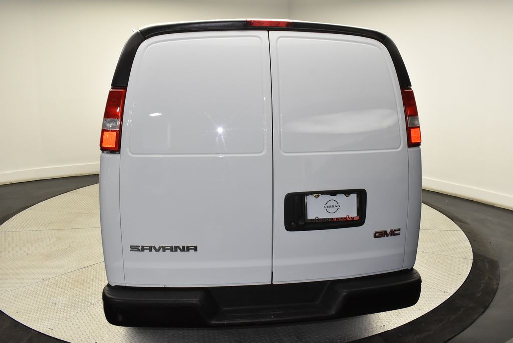 2023 GMC Savana 2500 8