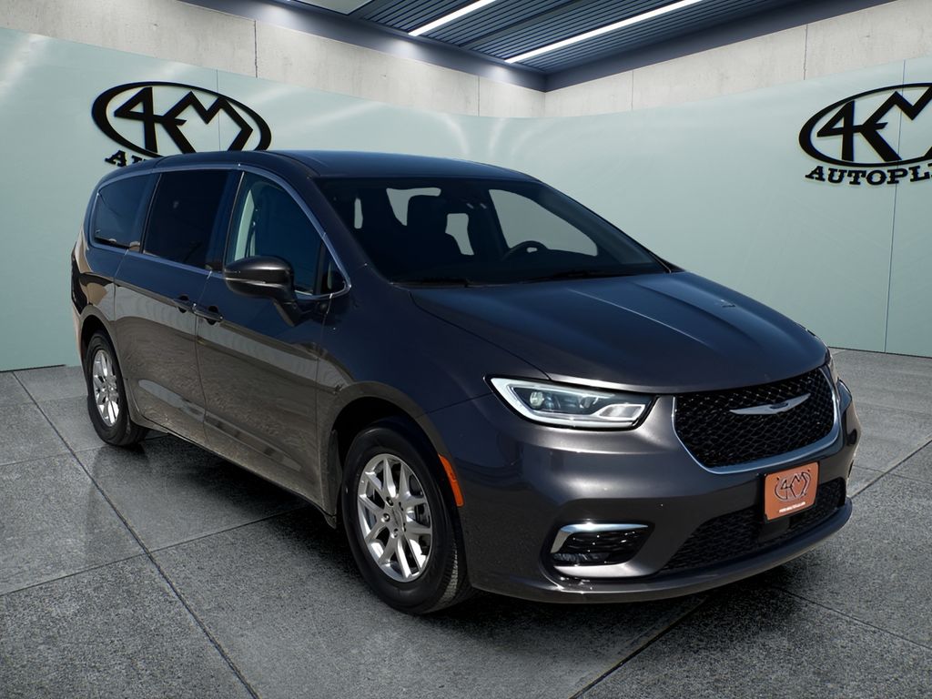  2023 Chrysler Pacifica Touring L FWD   