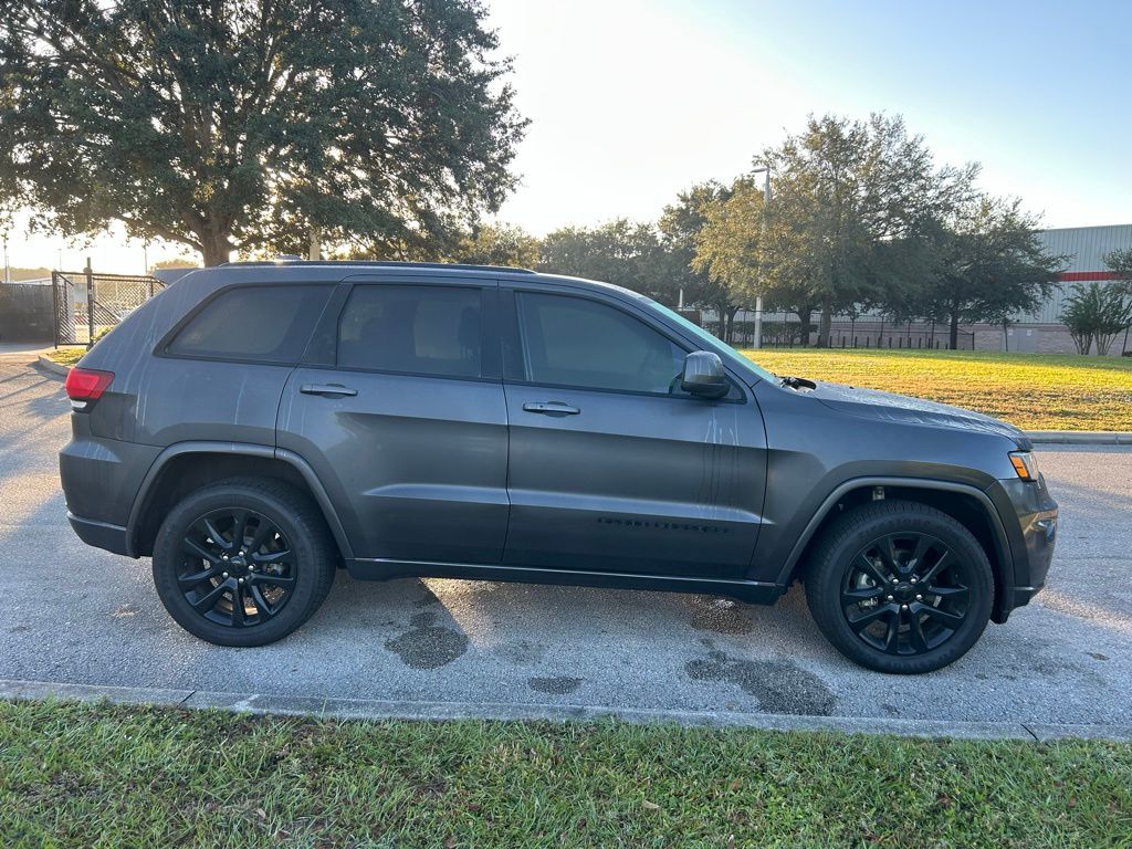 Thumbnail: 2018 Jeep Grand Cherokee - 18