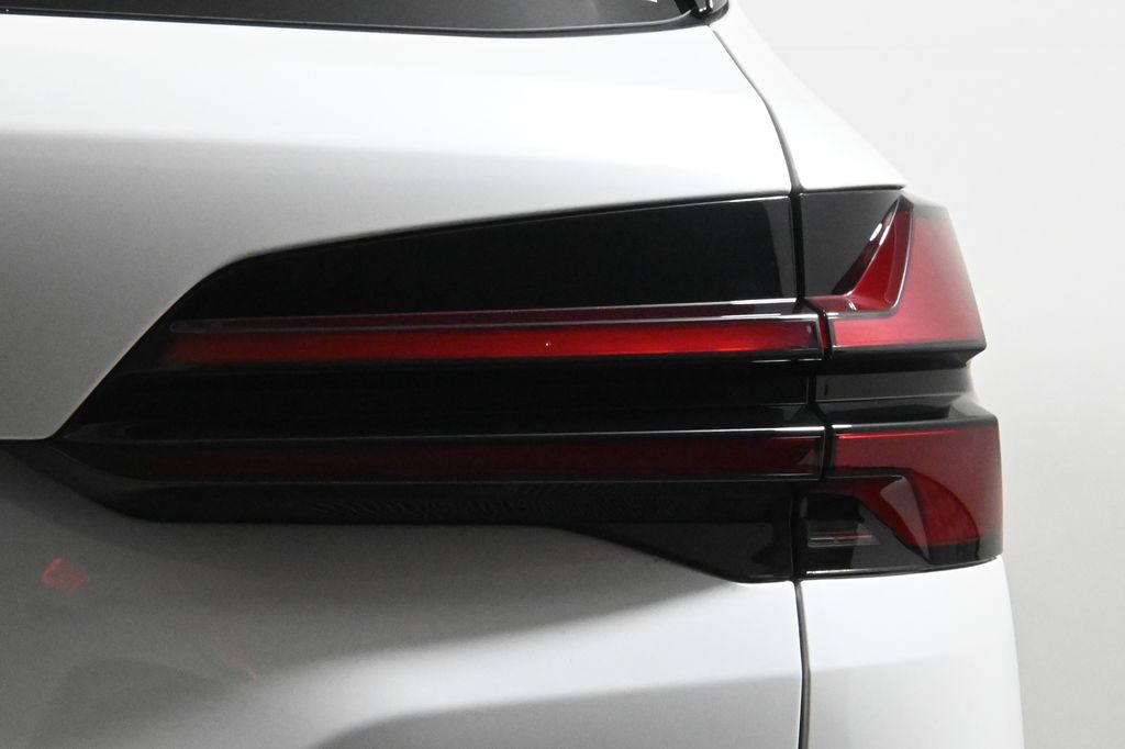 Thumbnail: 2026 BMW X5 - 13