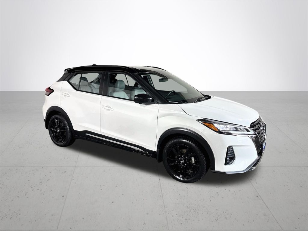 2023 Nissan Kicks SR