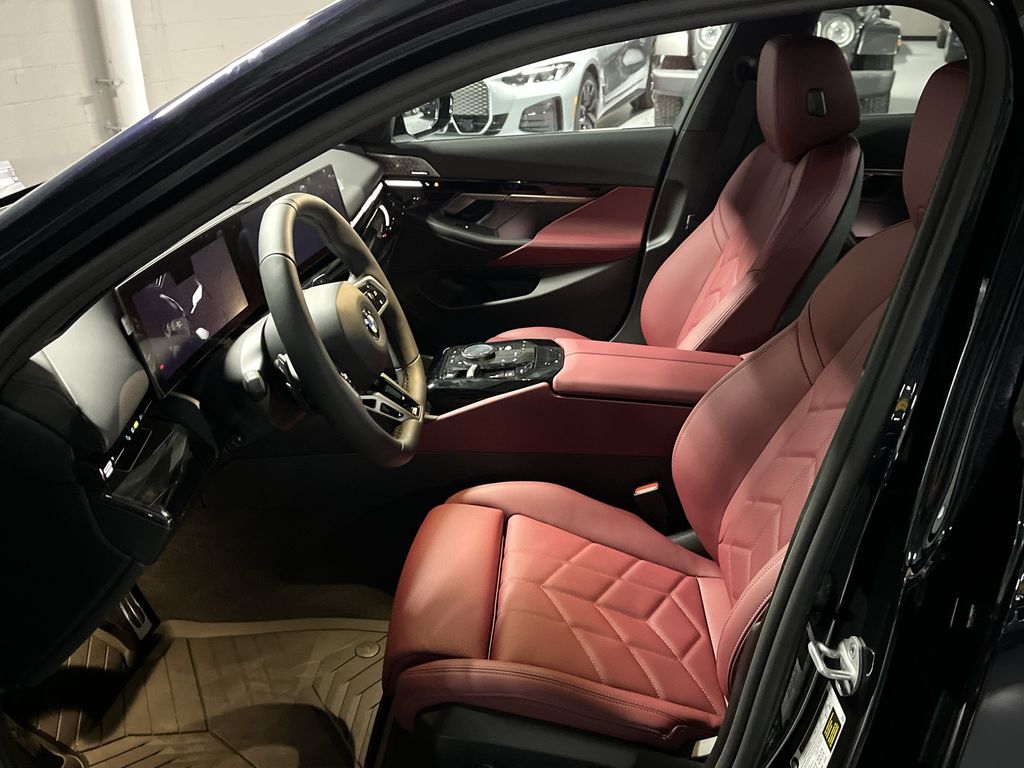 Thumbnail: 2025 BMW 5 Series - 11