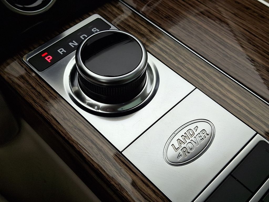 Thumbnail: 2021 Land Rover Range Rover - 16