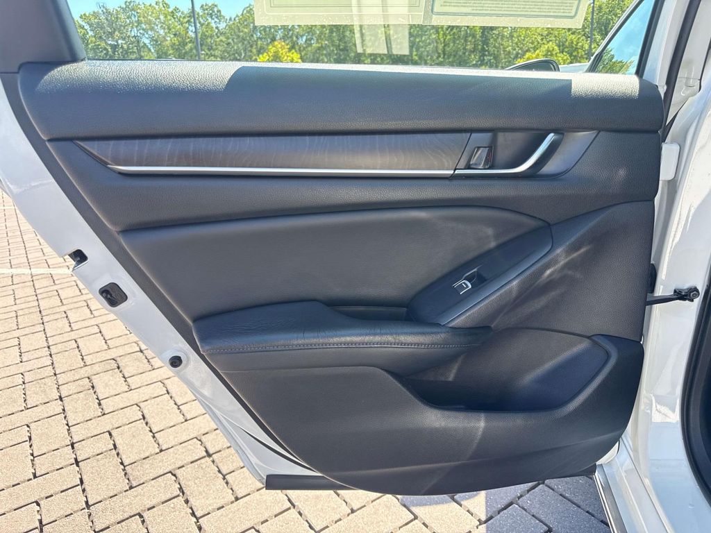 Used 2018 White Honda EX-L image 21