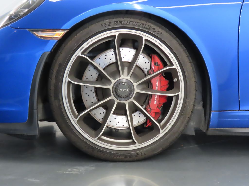 Thumbnail: 2018 Porsche 911 - 11