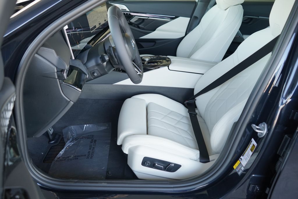 Thumbnail: 2026 BMW i5 - 11