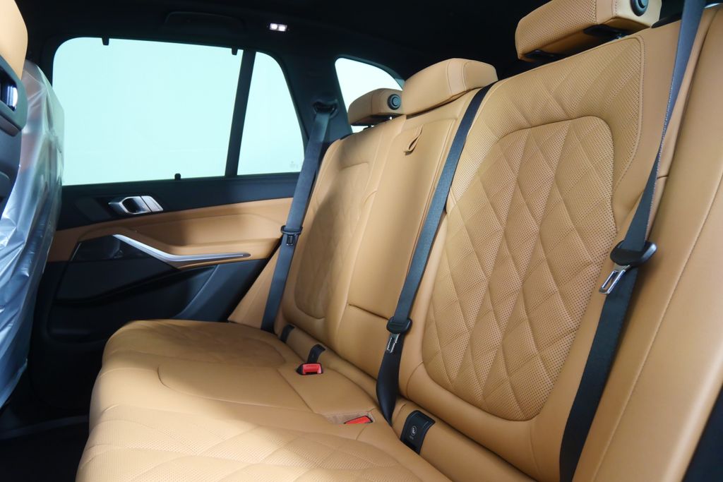 Thumbnail: 2026 BMW X5 - 16