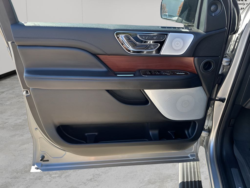 Used Car 2021 Lincoln Navigator  Reserve For Sale Under $50,000 In Austin, Texas