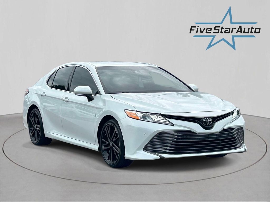 Pearl 2018 Toyota Camry Sedan Front-Wheel Drive 8-Speed Automatic