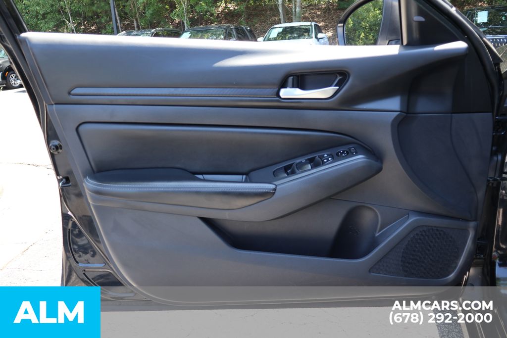 Used 2025 Black Nissan 2.5 SV image 14