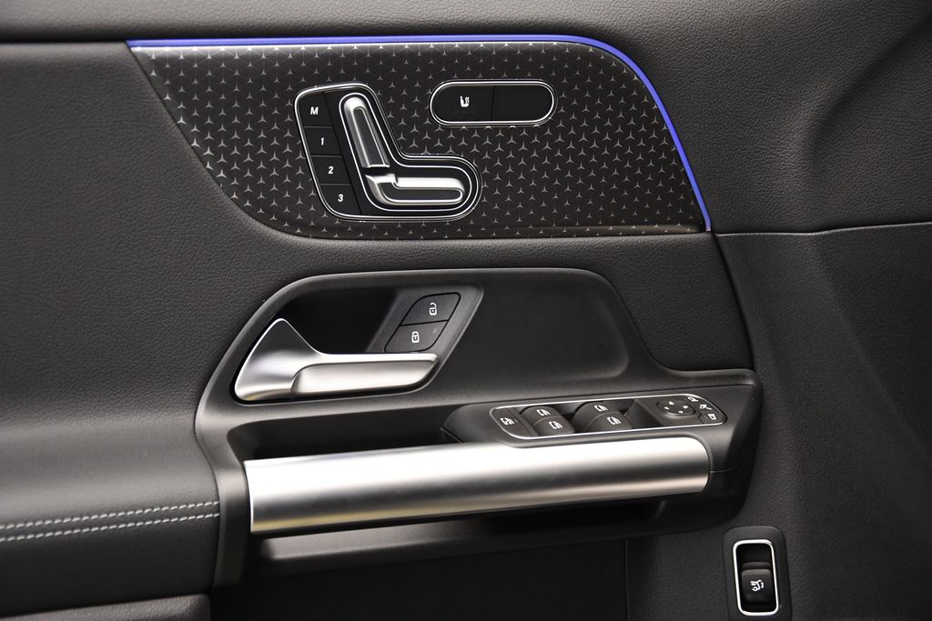 Thumbnail: 2025 Mercedes-Benz GLA - 31