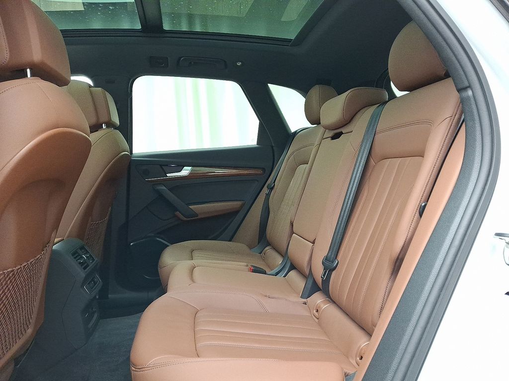 Thumbnail: 2023 Audi Q5 - 10