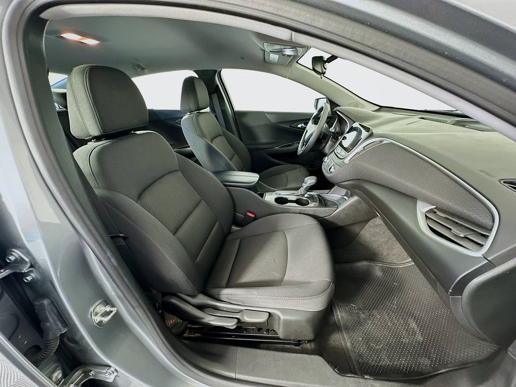 Thumbnail: 2024 Chevrolet Malibu - 27