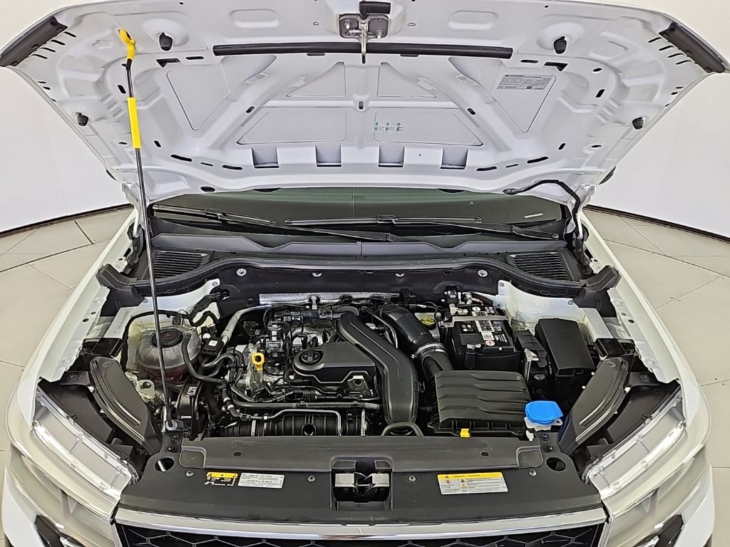 Thumbnail: 2023 Volkswagen Taos - 6